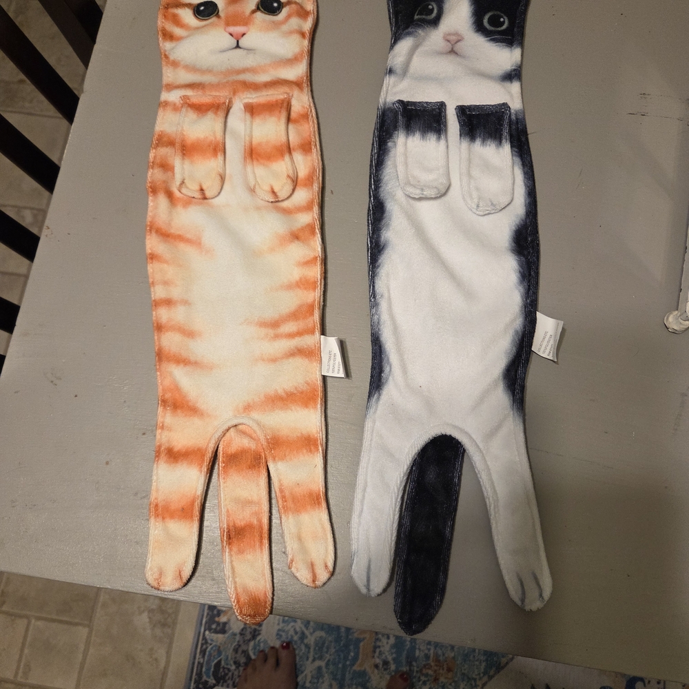 Cat Shaped  Orange and Black Towels